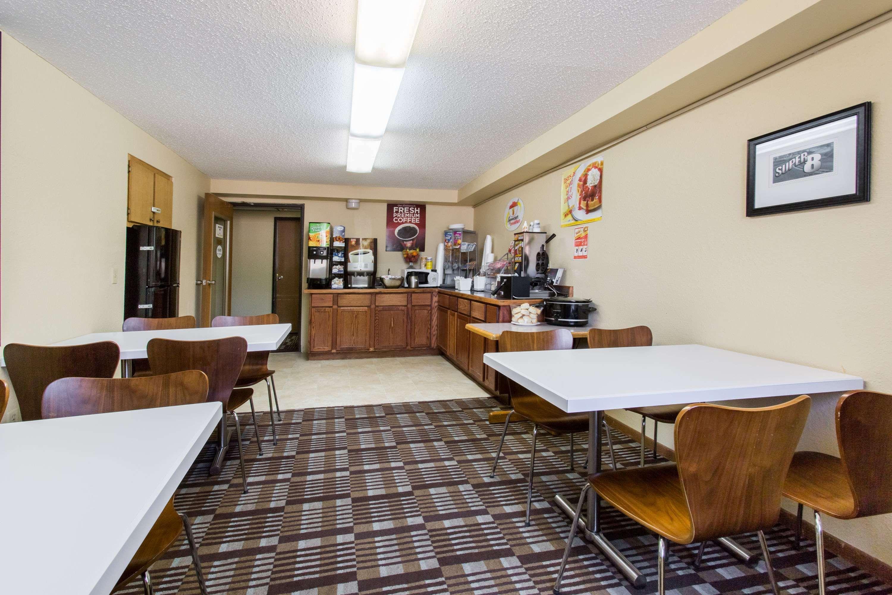 Hotel Super 8 By Wyndham Chadron Ne Exterior foto