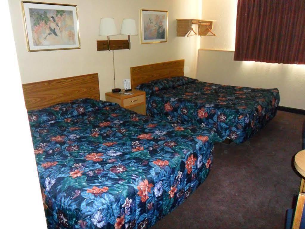 Hotel Super 8 By Wyndham Chadron Ne Exterior foto